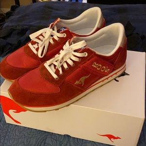Roos Revival size 9.5 shoe